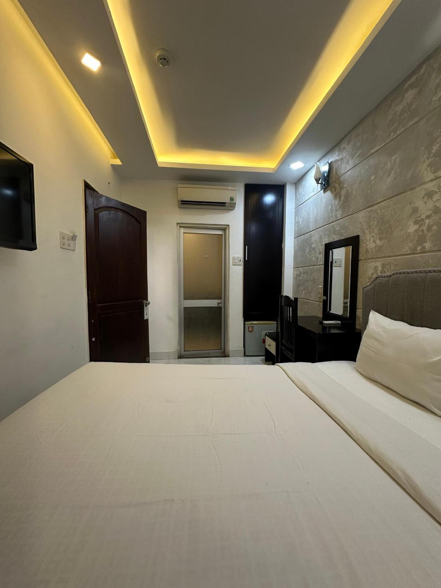 Hotel Ya Sai Gon Bui Vien Walking Street
